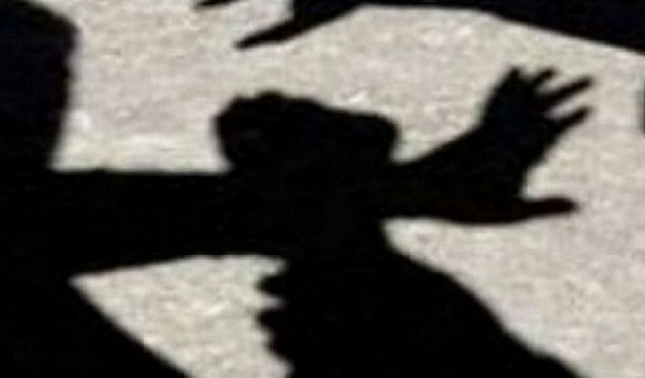 Ηράκλειο: Πατέρας σακάτεψε στο ξύλο την ανήλικη κόρη του για ένα SMS
