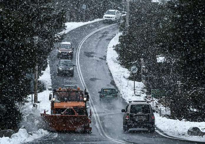 Χιόνι στα ορεινά και σε πολλές περιοχές της κεντρικής Μακεδονίας