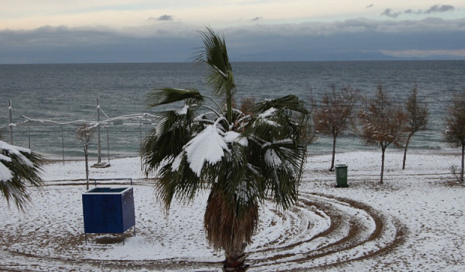 Πρόβλεψη Αρναούτογλου: Χιόνια και σε παραθαλάσσιες περιοχές της Αττικής τη Δευτέρα