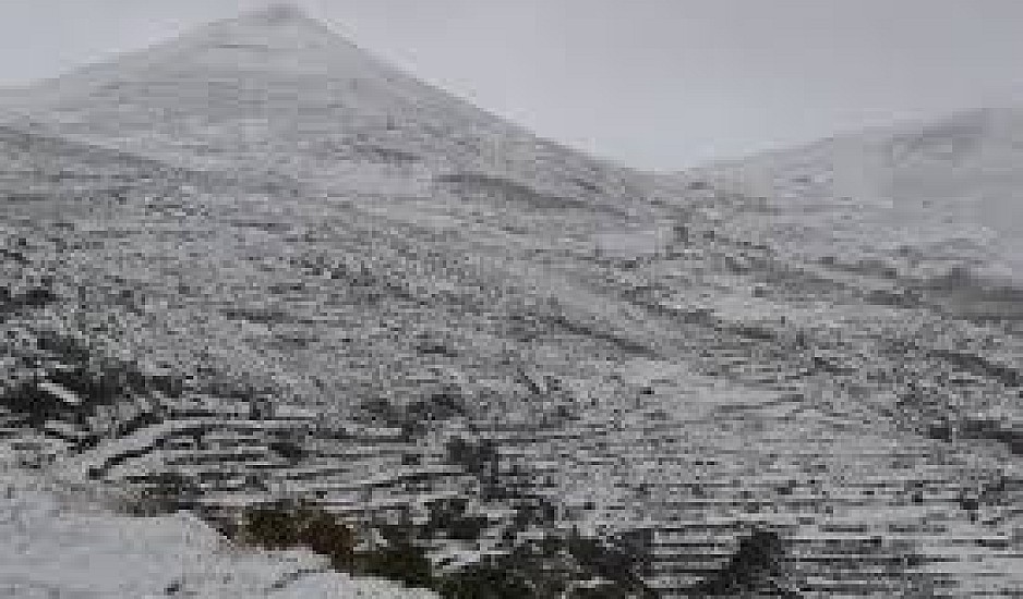 Κακοκαιρία: Σφοδρή χιονοθύελλα στην Πάρο - Προβλήματα ηλεκτροδότησης