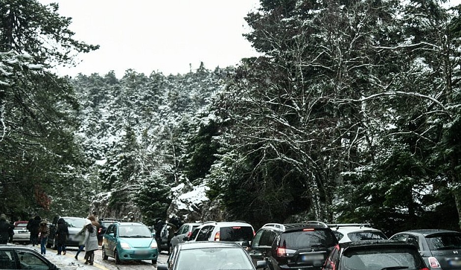 Παρέμβαση του δημάρχου Γαλατσίου για τους χιονισμένους δρόμους