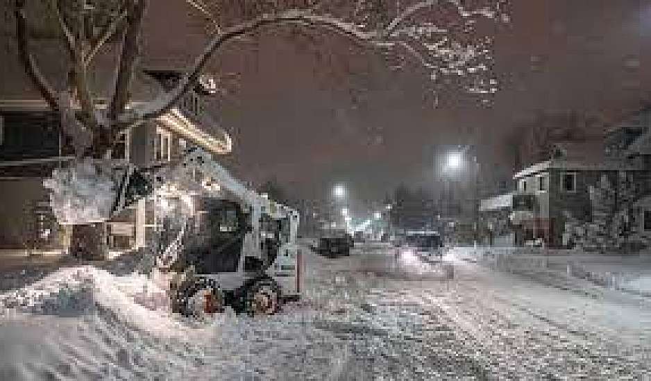 Νέα Υόρκη: Τα δυο μέτρα έφτασε το χιόνι - Προβλήματα στο οδικό δίκτυο