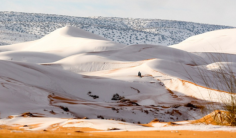 Ο Ιανουάριος έφερε χιόνι στην έρημο Σαχάρα