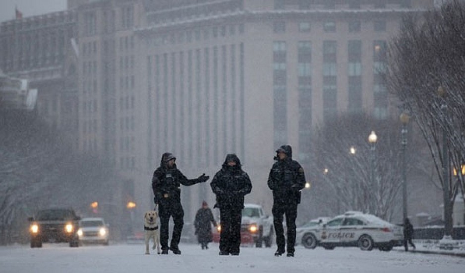 Χιονοθύελλα σαρώνει τις ΗΠΑ: 7 νεκροί, ακύρωση εκατοντάδων πτήσεων