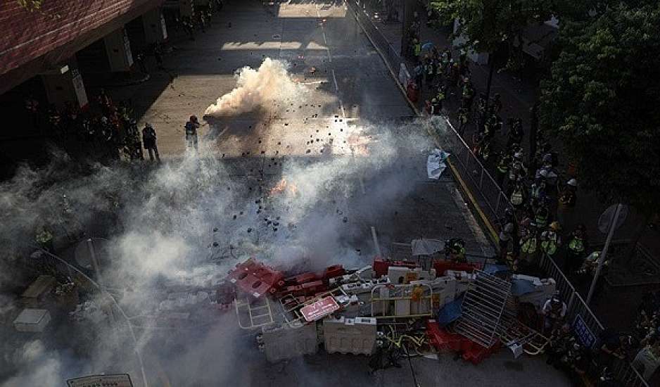 Νέες βίαιες διαδηλώσεις στο Χονγκ Κονγκ - Τραυματίας 14χρονος από αστυνομικά πυρά