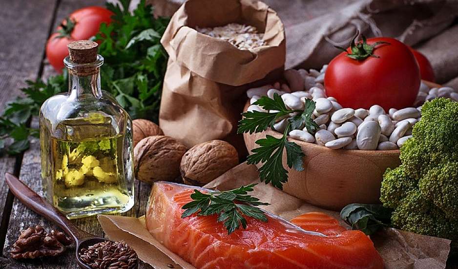Κακή (LDL) χοληστερόλη: 8 τροφές που τη ρίχνουν χαμηλά