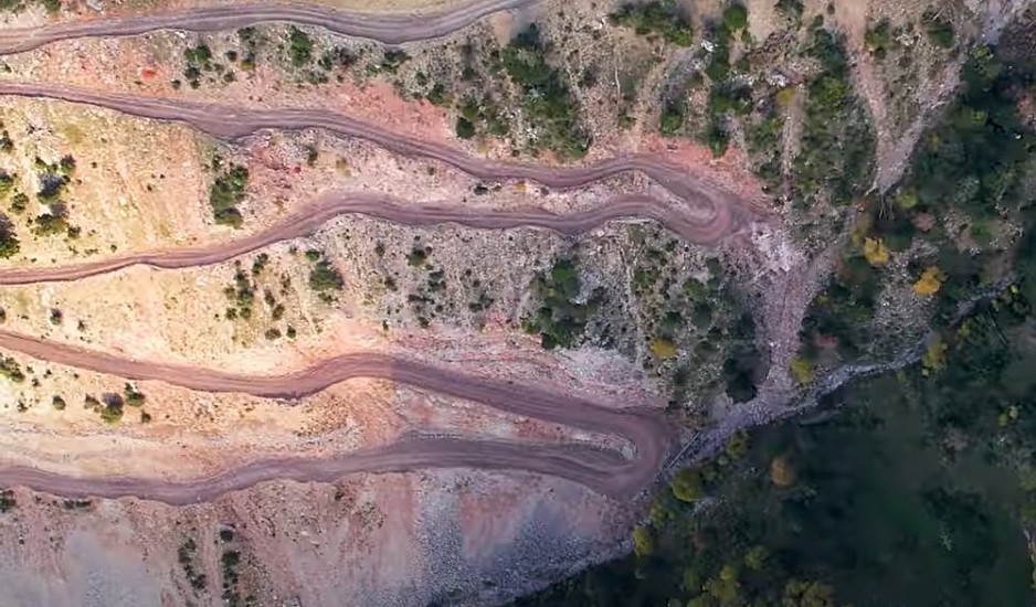 Αυτή είναι μια τις πιο επικίνδυνες διαδρομές της Ελλάδας αλλά και τις ομορφότερες