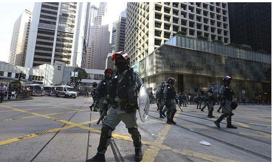 Χονγκ Κονγκ: Η αστυνομία μπήκε στην πολυτεχνειούπολη έπειτα από 11ήμερη πολιορκία