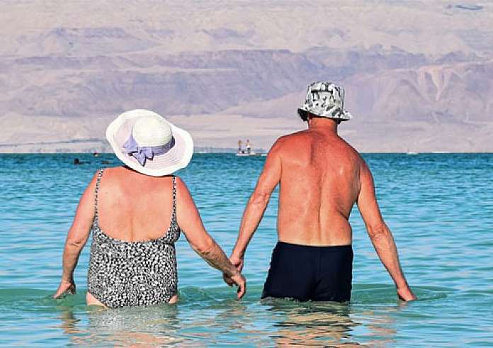 6 καθημερινές συνήθειες που σε κρατούν νέo και δραστήριo στα γεράματα