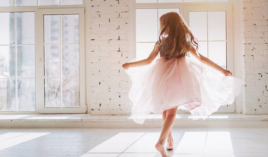 Βουλευτές ζητούν να απαγορευτούν τα μαθήματα χορού σε παιδιά μετά τις 8 το βράδυ