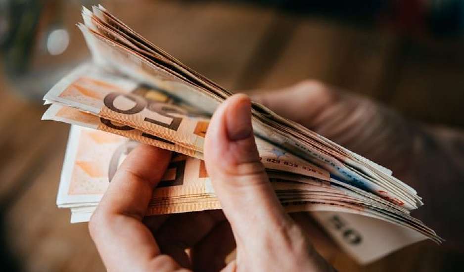 Οικονομία: Τι θυσιάζουν οι Έλληνες για να βγει ο μήνας