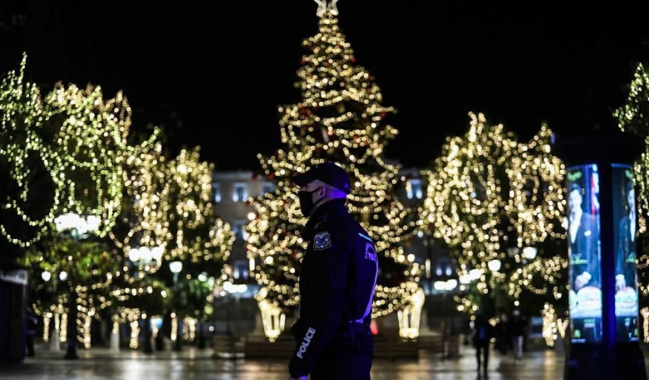 Ρεβεγιόν Χριστούγεννα και Πρωτοχρονιά με self test - Τι εξετάζει η κυβέρνηση