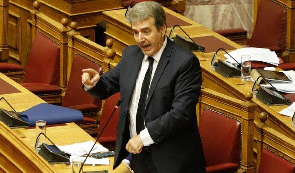 Ένταση στη Βουλή για τα επεισόδια – Χρυσοχοΐδης: Δολοφονική επίθεση κατά αστυνομικών