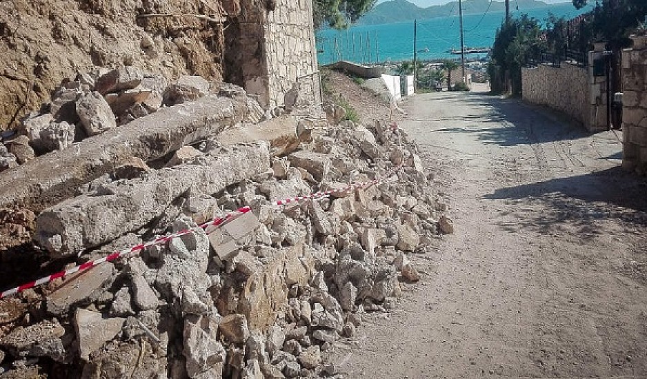 Ζάκυνθος: Γέμισε πετρέλαιο η θάλασσα του Μαραθιά μετά το σεισμό. Bίντεο