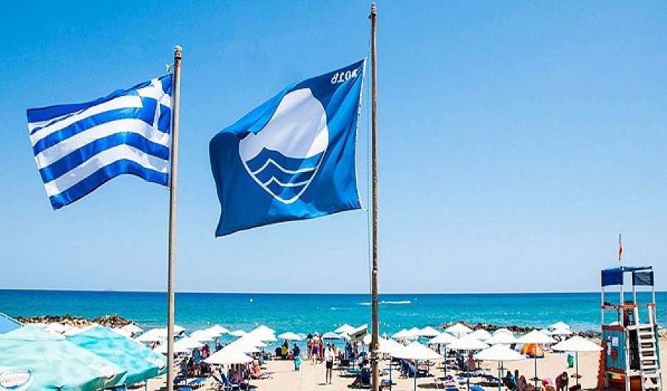 Γαλάζιες σημαίες 2025: Οι βραβευμένες ακτές στην Ελλάδα – Ο νομός που έσπασε τα κοντέρ