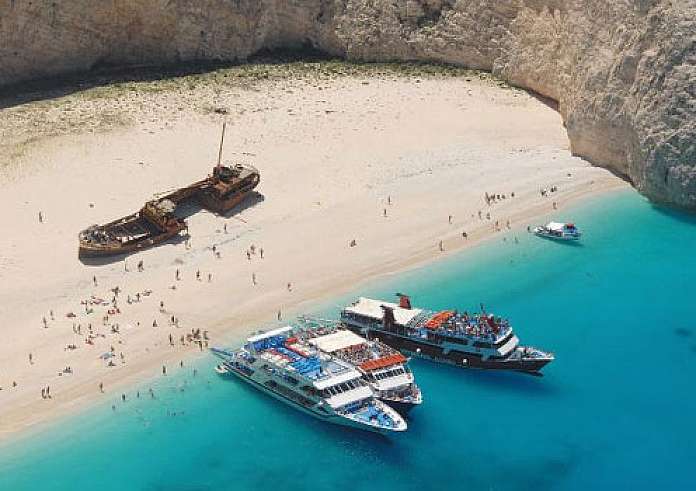 Ναυάγιο Ζακύνθου: Απαγορεύεται και επίσημα το κολύμπι – Τι θα ισχύει για τους επισκέπτες