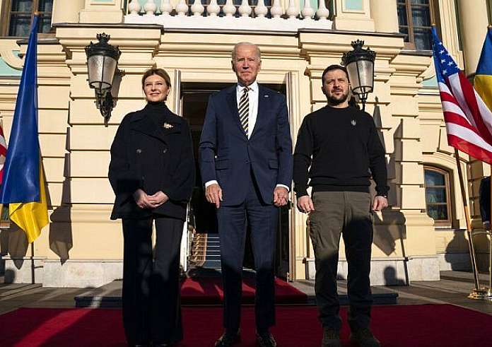 Μπάιντεν: Απολογείται στον Ζελένσκι για τις καθυστερήσεις στην έγκριση βοήθειας