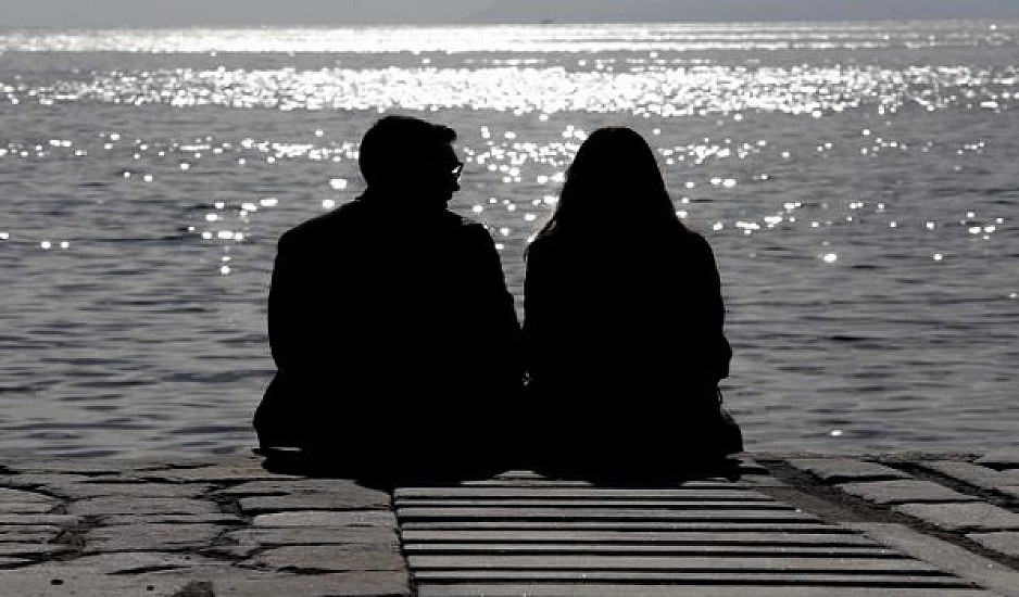 Κορονοϊός: Ζευγάρι στον Βόλο έσπασε την απαγόρευση και πιάστηκε γυμνό σε πάρκο της παραλίας