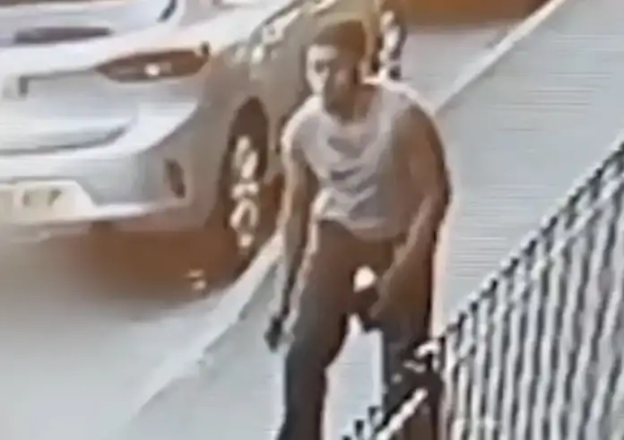 Απίστευτο! Δεν φαντάζεστε με τι ράντιζε ανυποψίαστες γυναίκες