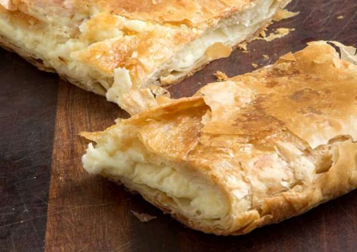 Εύκολη συνταγή για μπουγάτσα με τυρί