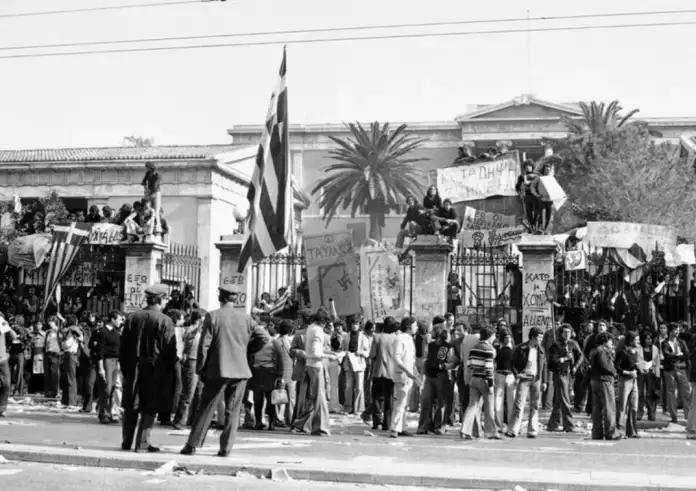 Σαν σήμερα: Η αιματηρή καταστολή της κατάληψης του Πολυτεχνείου