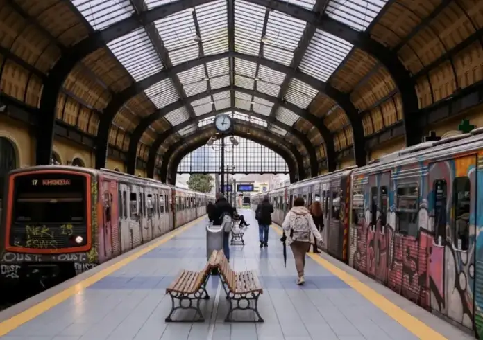 Ηράκλειο: Άτομο έπεσε στις γραμμές του ΗΣΑΠ – Διακοπή δρομολογίων