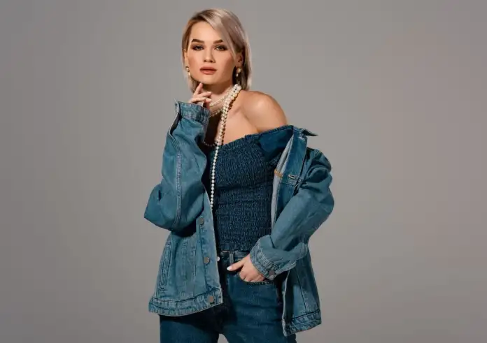 Τζιν ρούχα: Οι τάσεις στα denim για το φθινόπωρο του 2024