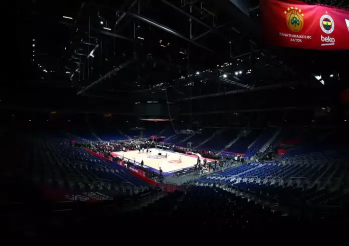 Final Four Euroleague: Τραυματίες οπαδοί του Παναθηναϊκού, ποδοπατήθηκε γυναίκα σεκιούριτι