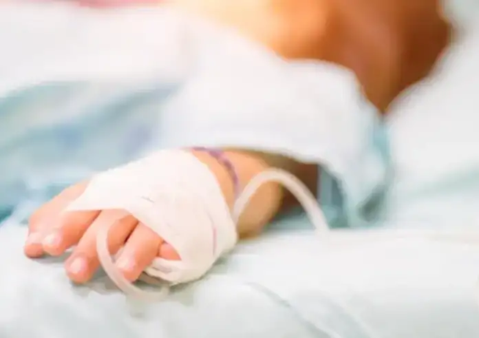 Τζια: Έξαρση γαστρεντερίτιδας με εκατοντάδες περιστατικά και έναν νεκρό