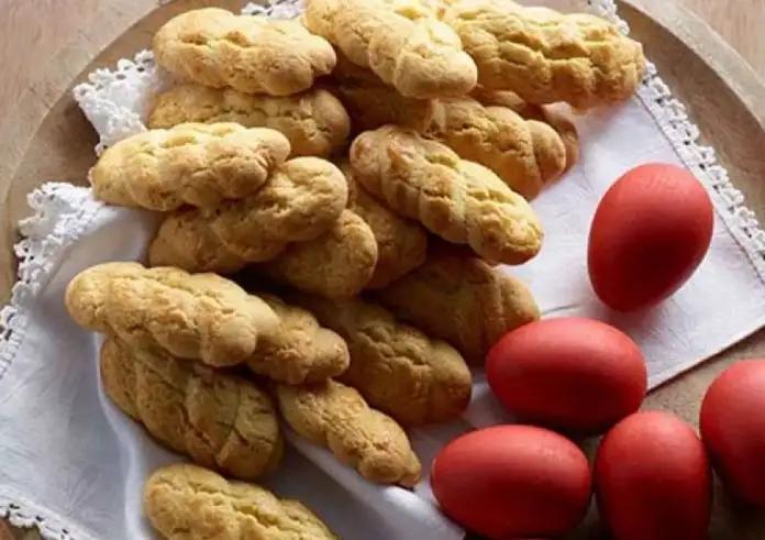 Τα πιο γευστικά και τραγανά πασχαλινά κουλουράκια από δύο πασίγνωστους σεφ