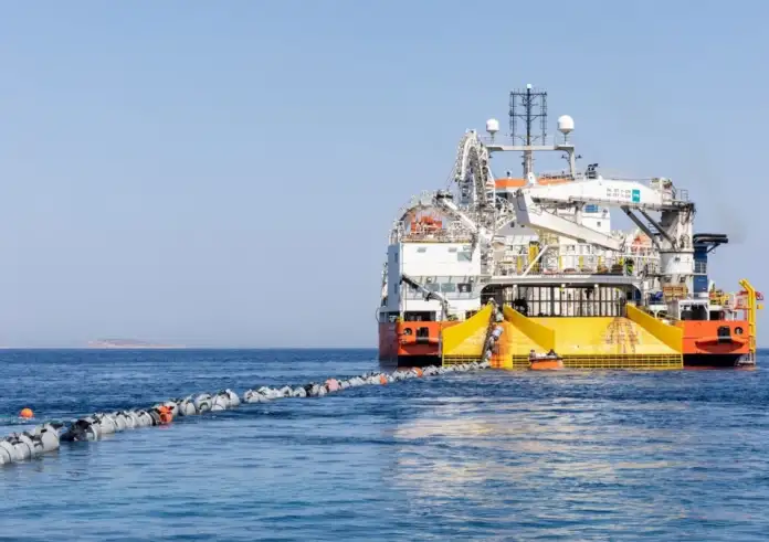 Στον «πάγο» το έργο της ηλεκτρικής διασύνδεσης Ελλάδας–Κύπρου–Ισραήλ: Έρευνα της Ευρωπαϊκής Εισαγγελίας