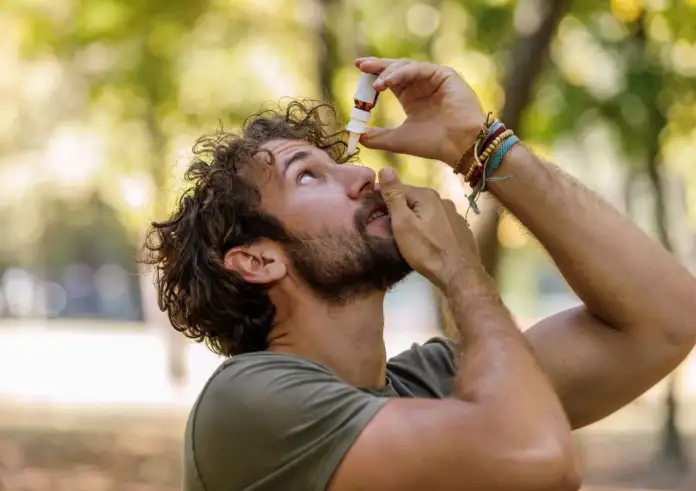 Οφθαλμικές σταγόνες ως εναλλακτική στα γυαλιά για την υπερμετρωπία — Τι έδειξε νέα μελέτη