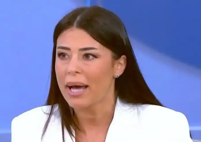 Αδιανόητο ξέσπασμα της Αφροδίτης Λατινοπούλου on air – Ρατσιστικές δηλώσεις κατά των Ρομά