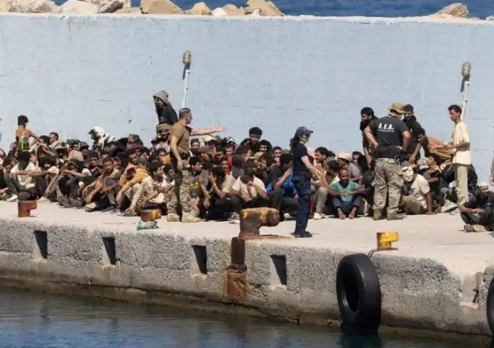 Αιγαιακό Αλκατράζ: Η Ελλάδα υιοθετεί σκληρή πολιτική κράτησης μεταναστών