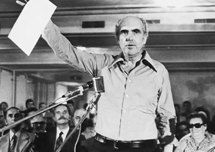 ΠΑΣΟΚ, 51 χρόνια μετά: Από το King Palace  στον πράσινο ήλιο — τα μυστικά της 3ης Σεπτεμβρίου