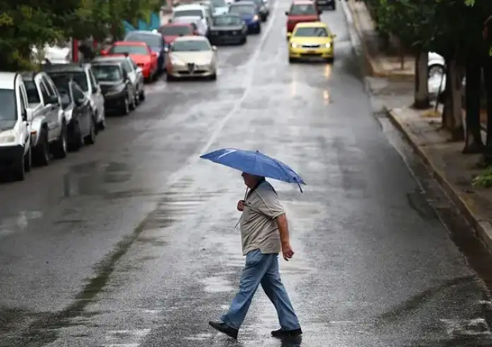 Φθινοπωρινό σκηνικό με συννεφιές και βροχές το Σαββατοκύριακο