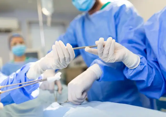 Κορωπί: Αποσωληνώθηκε η 40χρονη μετά τον άγριο ξυλοδαρμό – Τι κατέθεσε ο 4χρονος