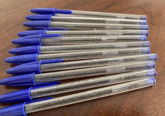 Γιατί τα καπάκια των στυλό BIC έχουν τρύπα