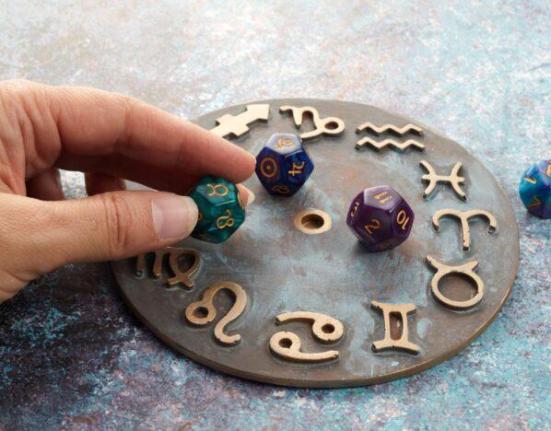 Για αυτά τα 4 ζώδια, το 2026 γράφει ένα εντελώς νέο κεφάλαιο