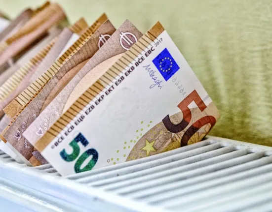 Επίδομα Θέρμανσης 2025-2026: Πότε πληρώνεται η πρώτη δόση – Τι πρέπει να κάνουν οι δικαιούχοι