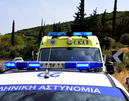 Σοβαρό τροχαίο στον Ταύρο: ΙΧ καρφώθηκε σε κολώνα – Τέσσερις τραυματίες, οι δύο σε κρίσιμη κατάσταση