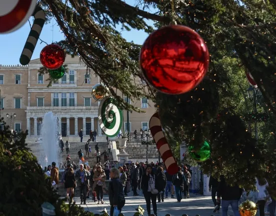 Ήπιος καιρός σήμερα, βροχές μέχρι τα Χριστούγεννα: Πώς αλλάζει το σκηνικό τις επόμενες ημέρες