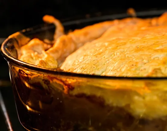 Πίτα με γαλοπούλα και τυρί: Ιδανική λύση για τα χριστουγεννιάτικα περισσεύματα