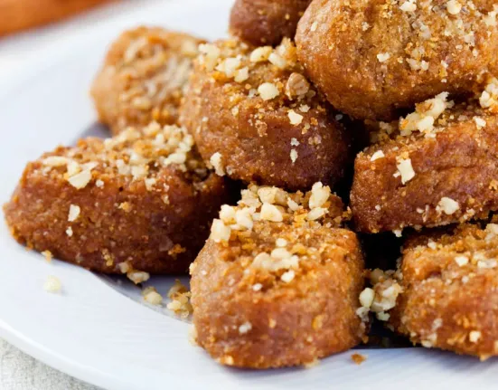 Παγκόσμια πρωτιά για τα μελομακάρονα: Το ελληνικό γλυκό που σάρωσε τη λίστα της Taste Atlas για το 2025