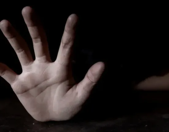 Γιατί τα ανήλικα κορίτσια γίνονται ολοένα πιο βίαια – Οι πραγματικοί λόγοι