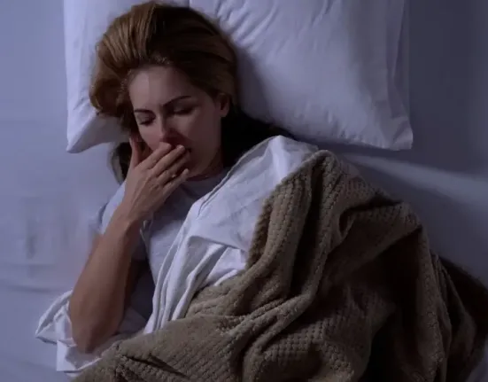 Έπεφτα για ύπνο στις 9 κάθε βράδυ για μια εβδομάδα – δεν περίμενα τέτοια αλλαγή