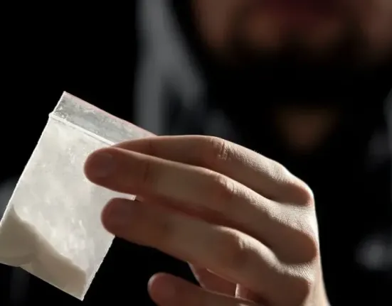 Κύκλωμα διακίνησης ναρκωτικών σε σχολεία: Πώς στρατολογούσαν μαθητές, οι άγριες τιμωρίες και τα ψευδώνυμα