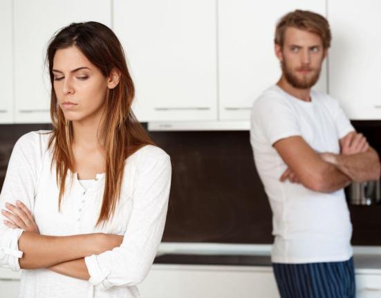 Όταν ο έρωτας σβήνει αθόρυβα – Τι είναι το silent divorce γιατί αυξάνεται