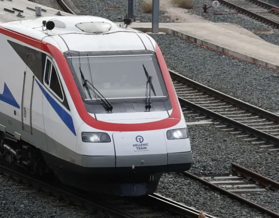 Άνω Λιόσια: Ο πεζός διέσχιζε κάθετα τη σιδηροδρομική γραμμή πριν την παράσυρση από τρένο του προαστιακού