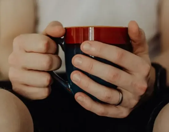 Νέα μελέτη: Το κακάο προστατεύει την καρδιά των ανδρών που κάθονται πολλές ώρες